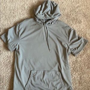 Short sleeve hoodie